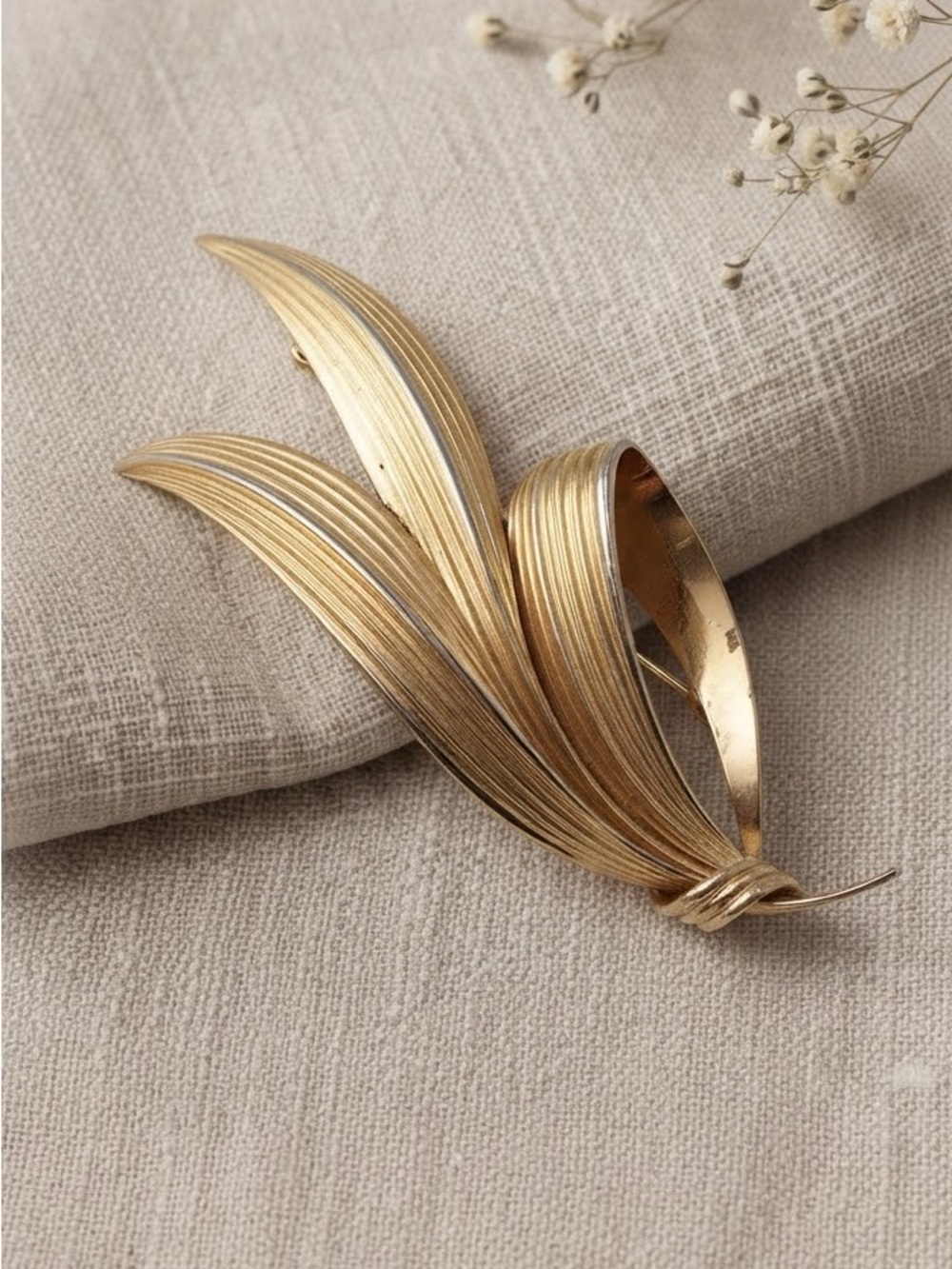 Vintage Grossé Gold Tone Leaf Ribbon Brooch Designer Signed Pin
